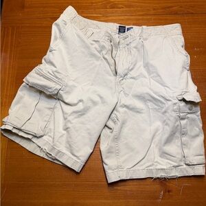 GAP Men's Light Khaki Cargo Shorts